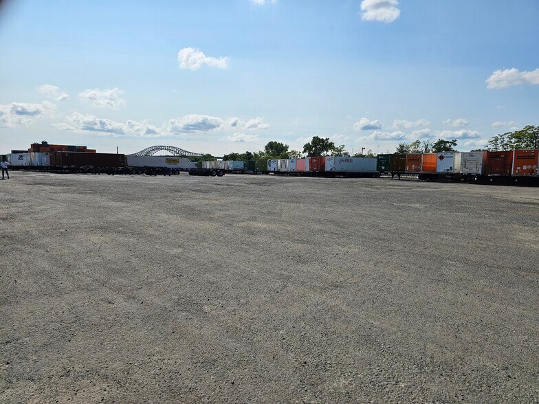 921 Delancy St, Newark, NJ à louer - Photo de l’immeuble – Image 2 sur 15