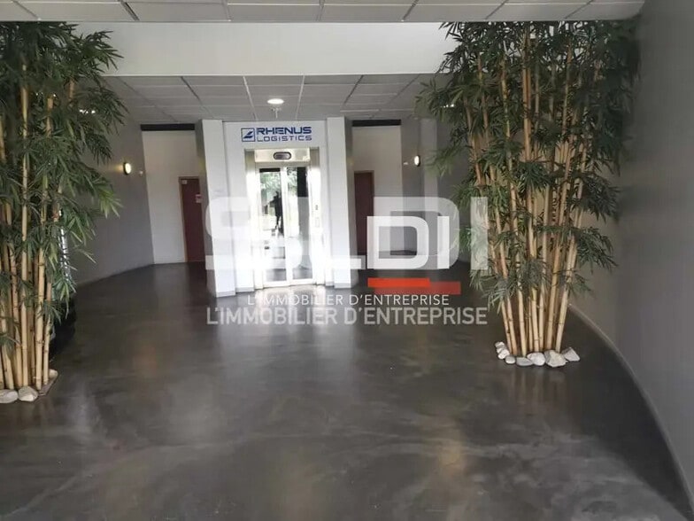 80 Rue Condorcet, Vaulx-Milieu à louer - Hall d’entrée – Image 1 sur 7