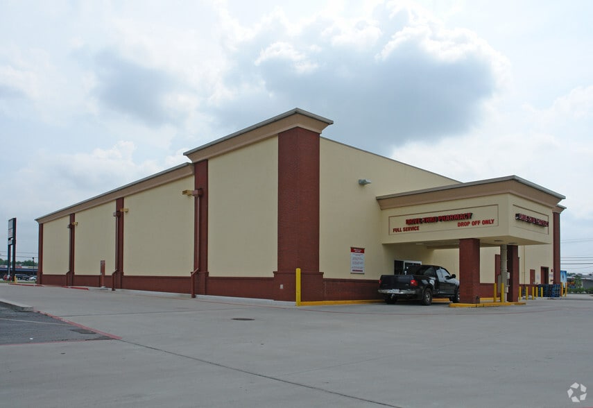3890 Phelan Blvd, Beaumont, TX à louer - Photo de l’immeuble – Image 2 sur 2