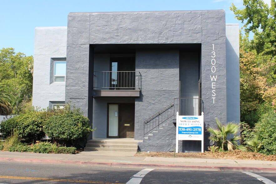 1300 West St, Redding, CA à louer - Photo de l’immeuble – Image 1 sur 28
