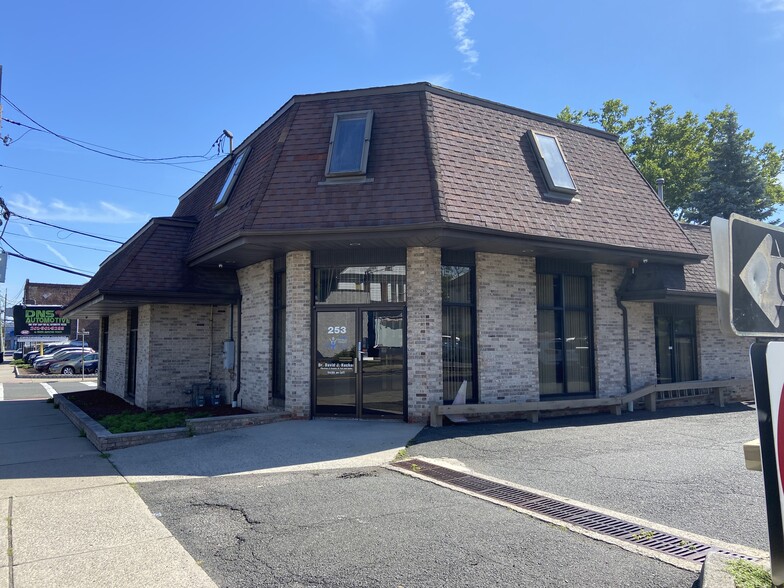253 S Washington Ave, Bergenfield, NJ à louer - Photo de l’immeuble – Image 2 sur 14