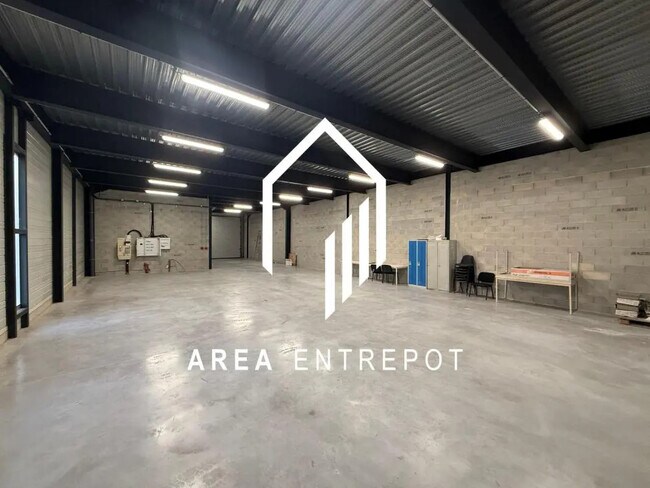 Plus de détails pour Local d’activités à vendre