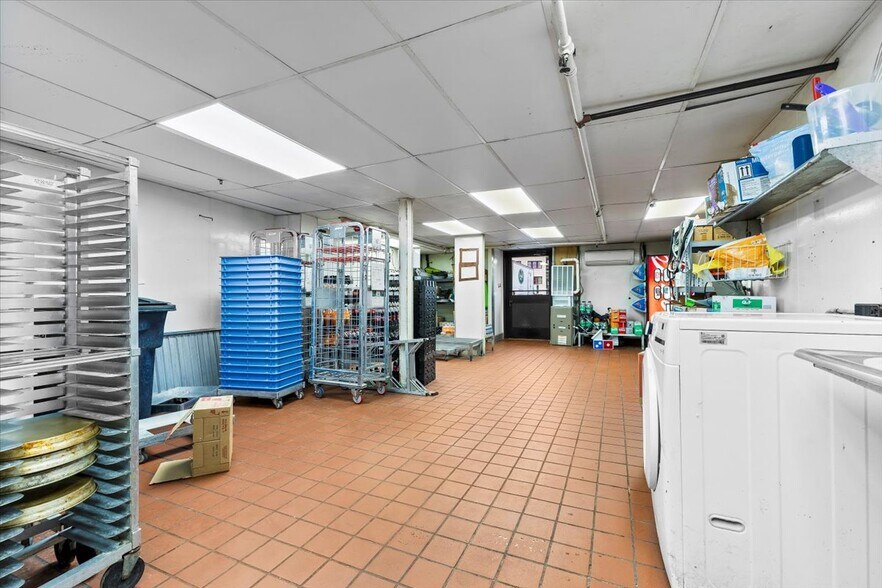 144 Glen St, Glens Falls, NY à vendre - Photo de l’immeuble – Image 3 sur 12