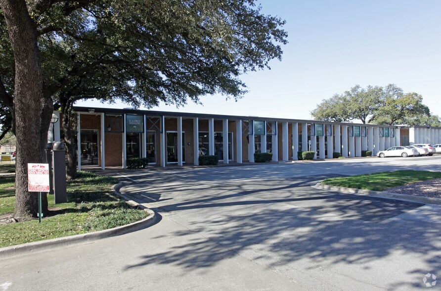 1617 Hi Line Dr, Dallas, TX à louer - Photo principale – Image 2 sur 13