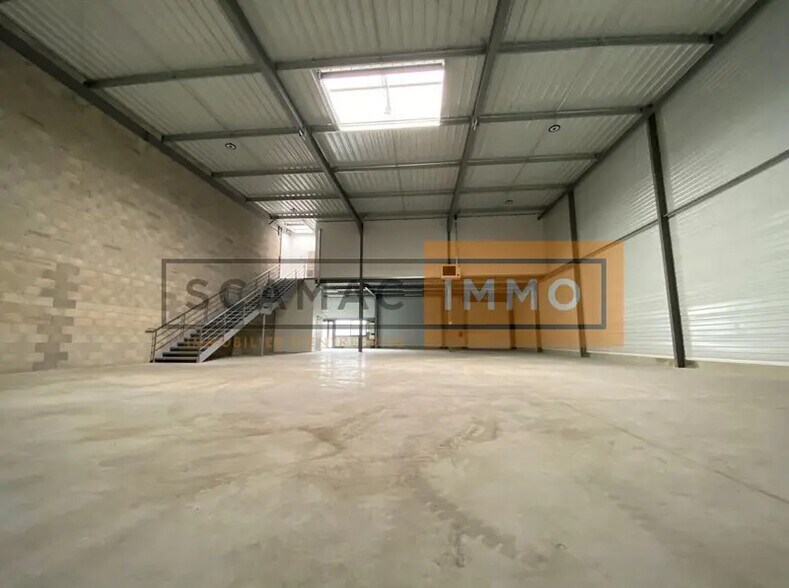Industriel/Logistique dans Aulnay-sous-Bois à louer - Photo de l’immeuble – Image 2 sur 14