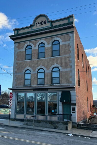 1 Washington St, East Stroudsburg, PA à louer - Photo de l’immeuble – Image 1 sur 6