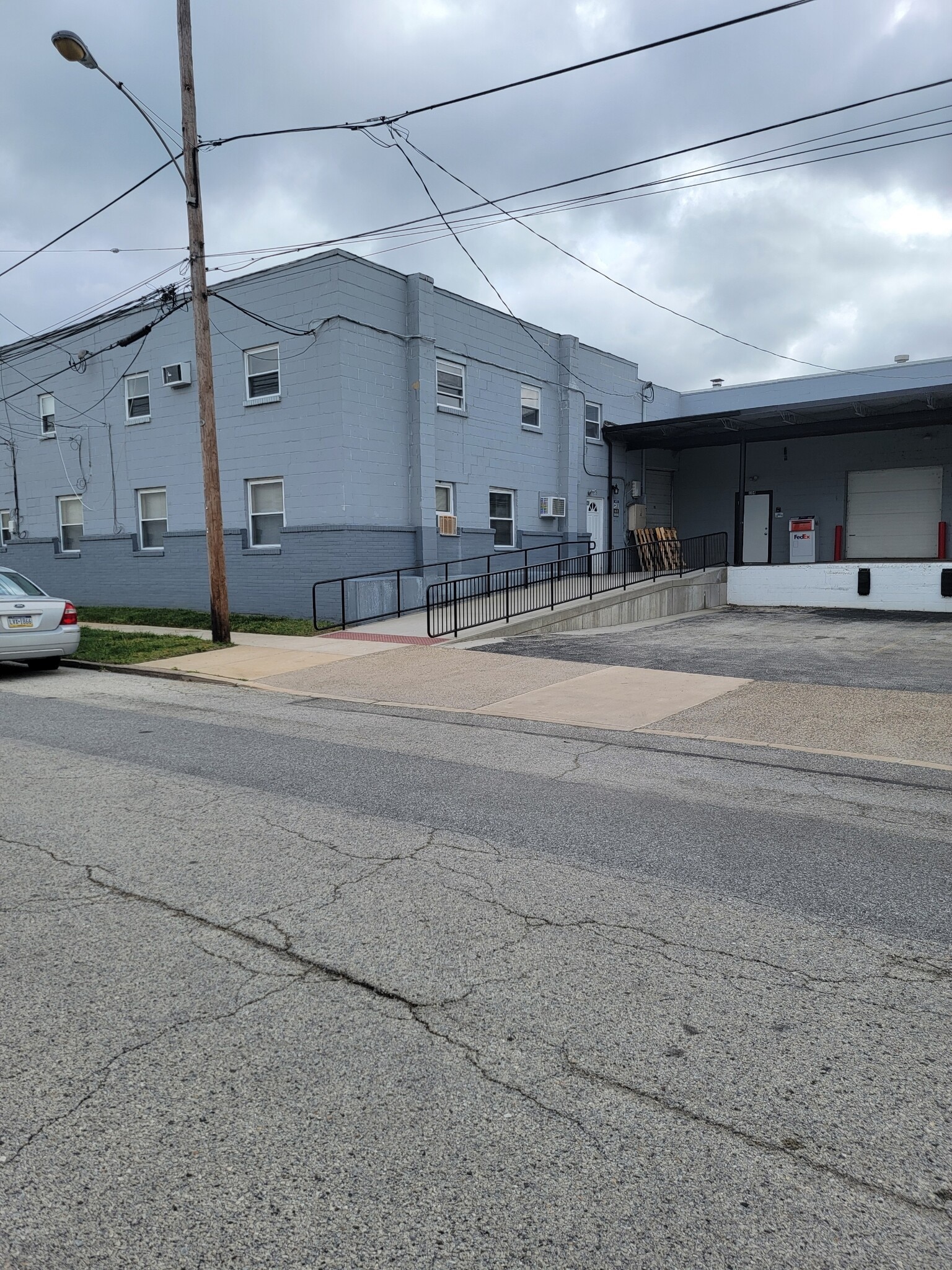100 Erickson Ave, Essington, PA à louer Photo de l’immeuble– Image 1 sur 11