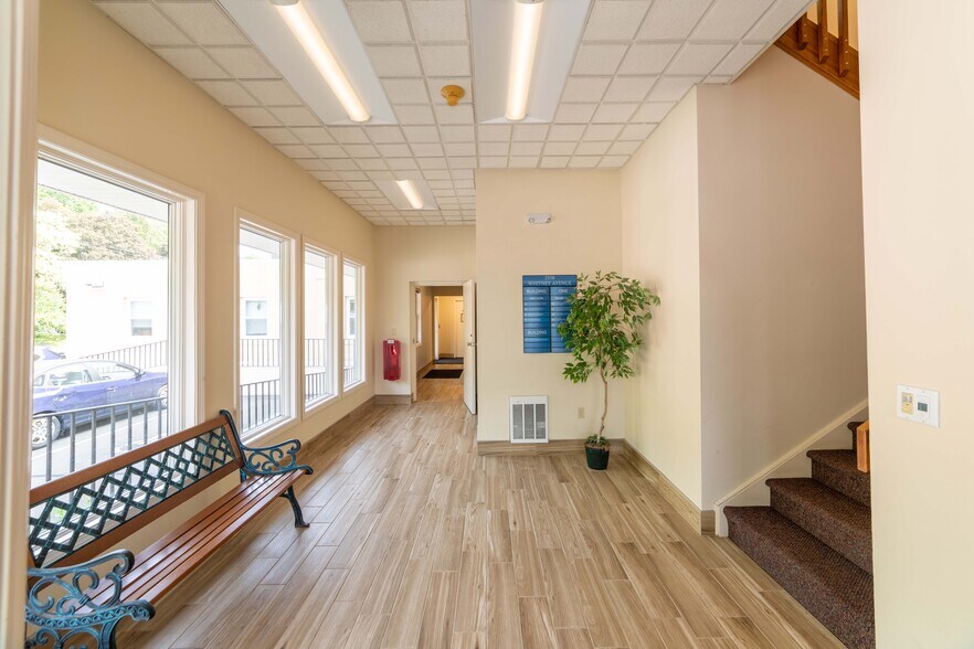 2558 Whitney Ave, Hamden, CT à louer - Photo intérieure – Image 2 sur 9