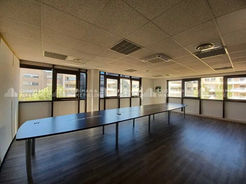 64 Avenue D'Haifa, Marseille à louer - Photo de l’immeuble – Image 3 sur 13