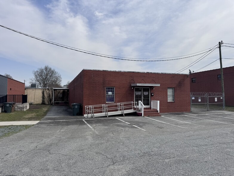 1012 N Raleigh St, Greensboro, NC à vendre - Photo de l’immeuble – Image 2 sur 5