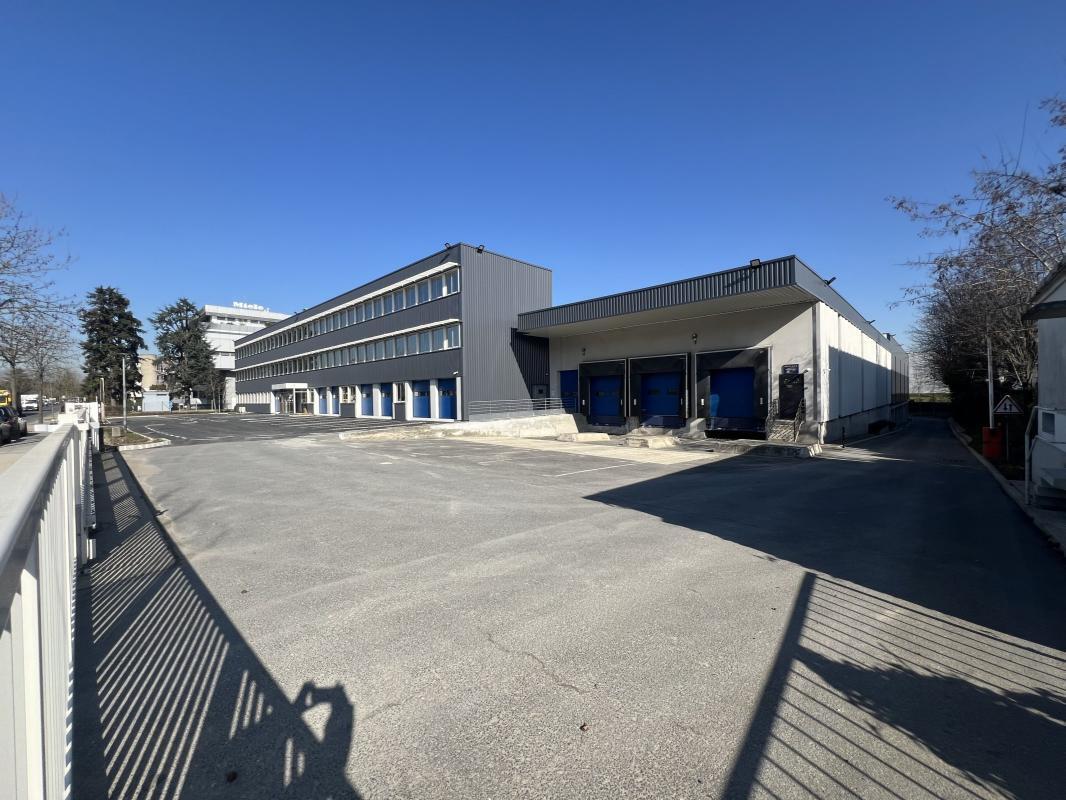 11 Avenue Albert Einstein, Le Blanc-Mesnil à louer Photo de l’immeuble– Image 1 sur 23