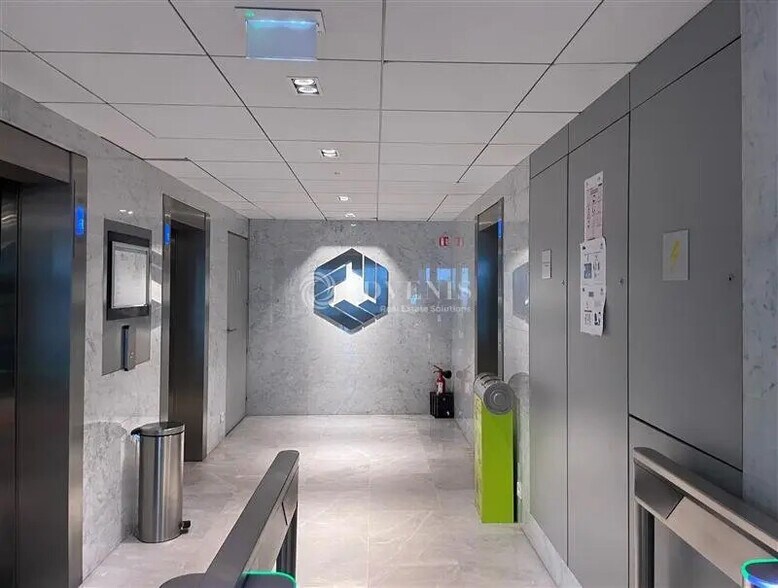 Bureau dans Courbevoie à louer - Photo de l’immeuble – Image 2 sur 12