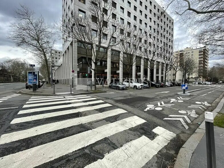 Bureau dans Villeurbanne à louer - Photo de l’immeuble – Image 3 sur 5