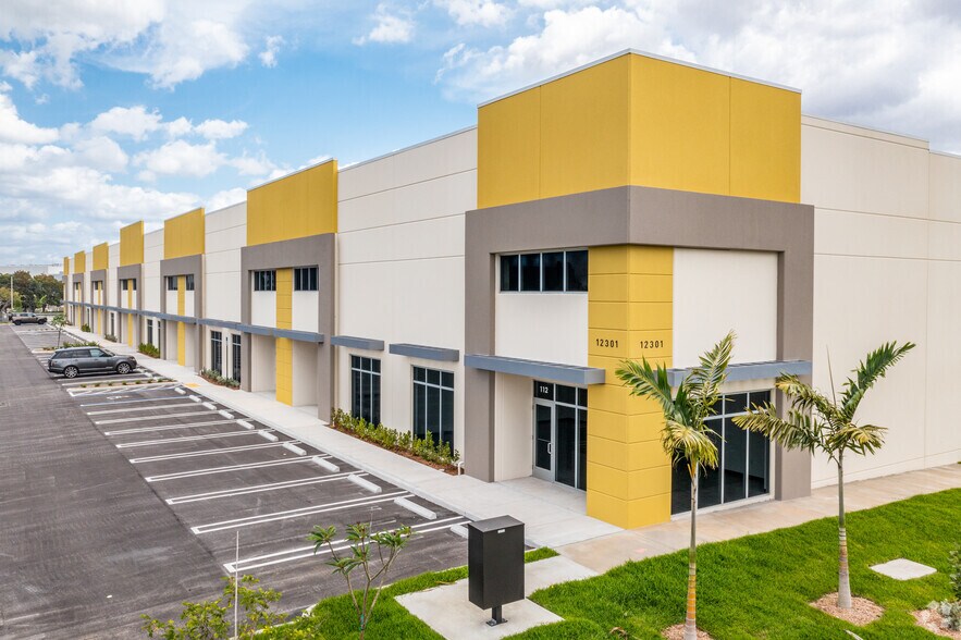 12301 NW 112 Ave, Medley, FL à louer - Photo principale – Image 1 sur 11
