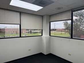 210 N Hammes Ave, Joliet, IL à louer Photo intérieure– Image 2 sur 5