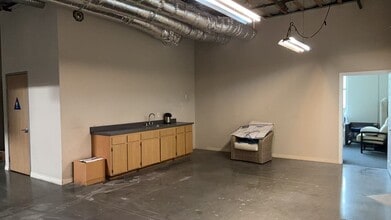 9109 Santa Anita Ave, Rancho Cucamonga, CA à louer Photo intérieure– Image 2 sur 7