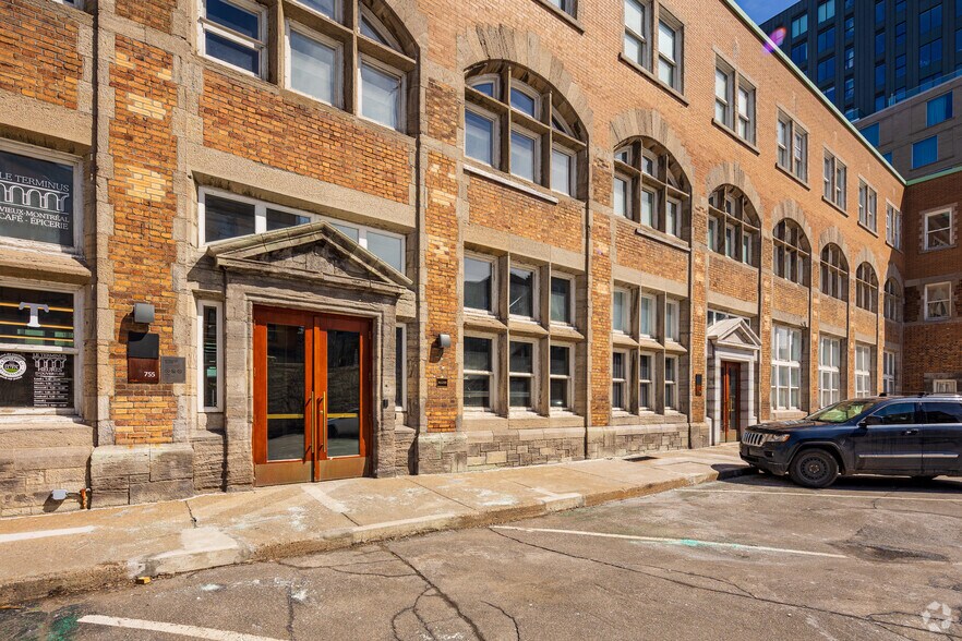 755 Rue Berri, Montréal, QC à louer - Photo de l’immeuble – Image 2 sur 3