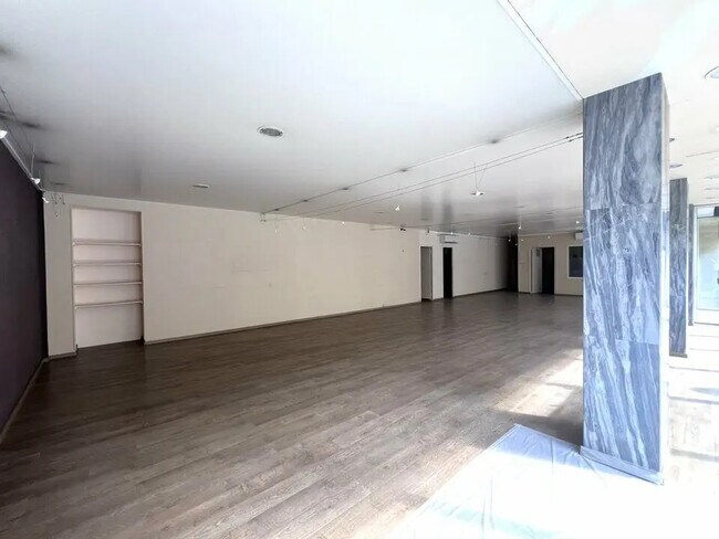 Plus de détails pour Local commercial à vendre