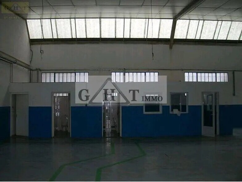 Industriel/Logistique dans Vaux-le-Pénil à vendre - Photo de l’immeuble – Image 2 sur 13