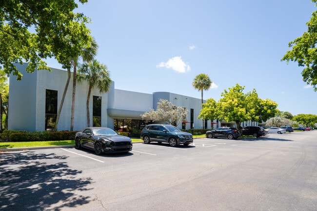 Plus de détails pour 312-384 S Military Trl, Deerfield Beach, FL - Local d'activités, Industriel/Logistique à louer
