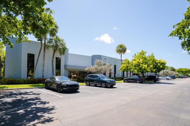 Plus de détails pour 312-384 S Military Trl, Deerfield Beach, FL - Local d'activités à louer