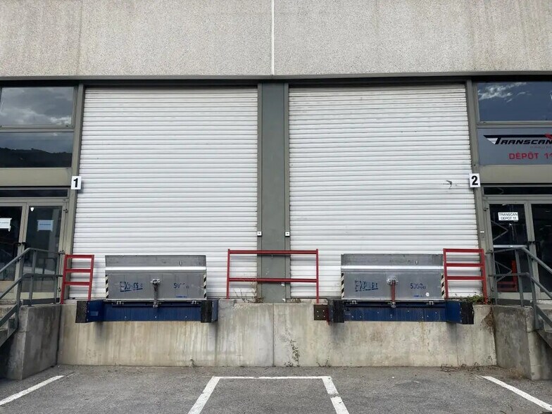Local d’activités dans Le Broc à louer - Photo de l’immeuble – Image 2 sur 18