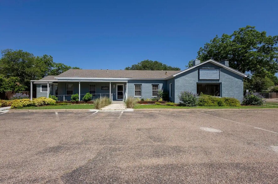 4209 W waco Dr, Waco, TX à louer - Photo de l’immeuble – Image 2 sur 20