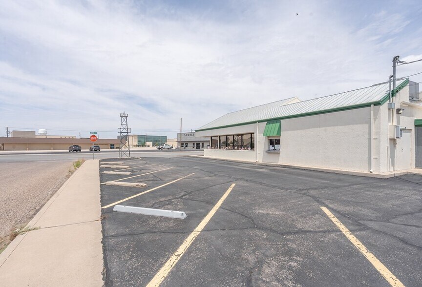 810 S Stockton Ave, Monahans, TX à louer - Photo principale – Image 1 sur 35