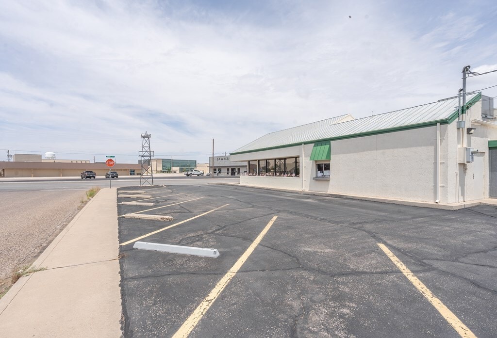 810 S Stockton Ave, Monahans, TX à louer Photo principale– Image 1 sur 36