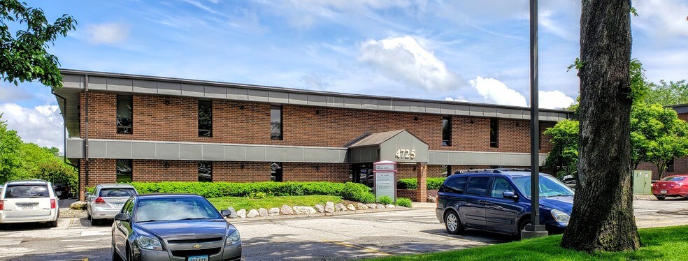 4725 Merle Hay Rd, Des Moines, IA à louer - Photo de l’immeuble – Image 1 sur 3