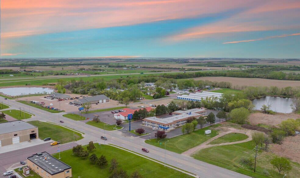 1309 S Ohlman St, Mitchell, SD à vendre - Photo de l’immeuble – Image 3 sur 57