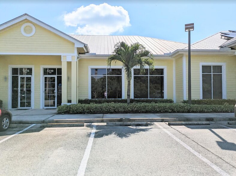 1239 SE Indian St, Stuart, FL à louer - Photo principale – Image 1 sur 15