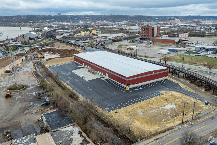 299 Gest st, Cincinnati, OH à louer - Photo de l’immeuble – Image 2 sur 4