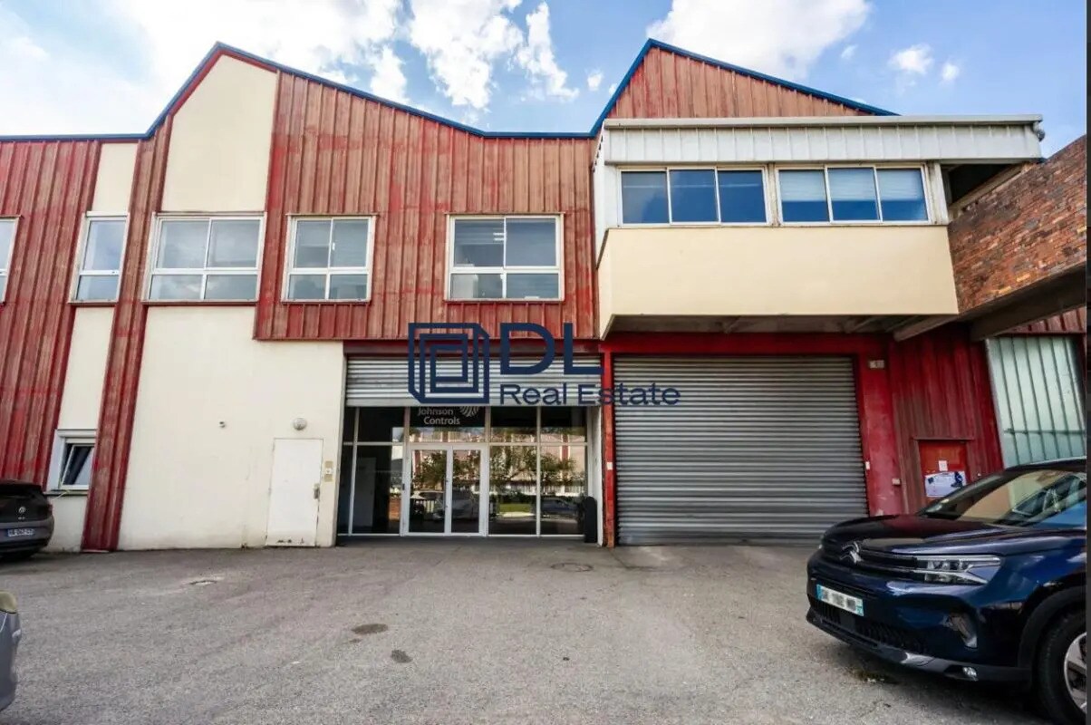 Industriel/Logistique dans Noisiel à louer Photo de l’immeuble– Image 1 sur 4