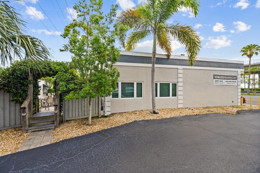 514 NW Dixie Hwy, Stuart, FL à vendre - Photo de l’immeuble – Image 2 sur 66
