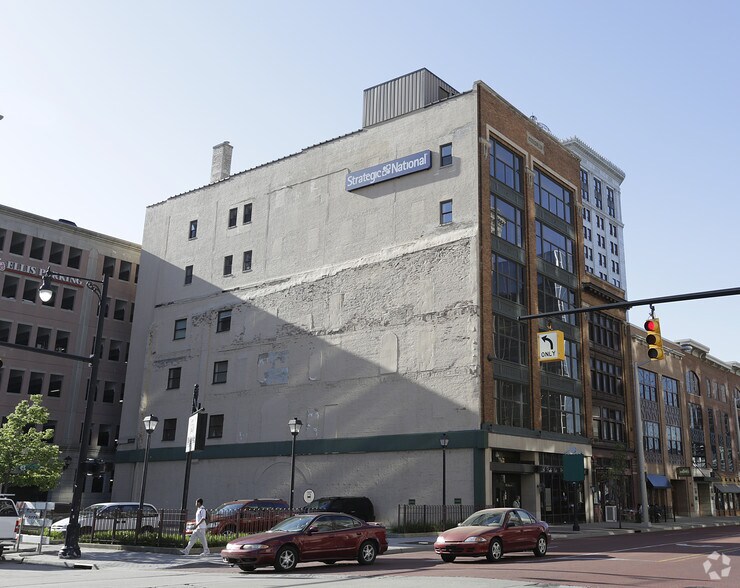 190 Monroe Ave NW, Grand Rapids, MI à vendre - Photo de l’immeuble – Image 2 sur 7