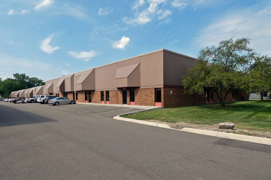 1270 Rankin St, Troy, MI à louer - Photo de l’immeuble – Image 2 sur 4