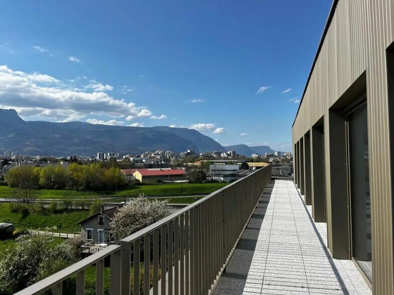 Rue Des Javaux, Eybens à vendre - Photo de l’immeuble – Image 3 sur 6