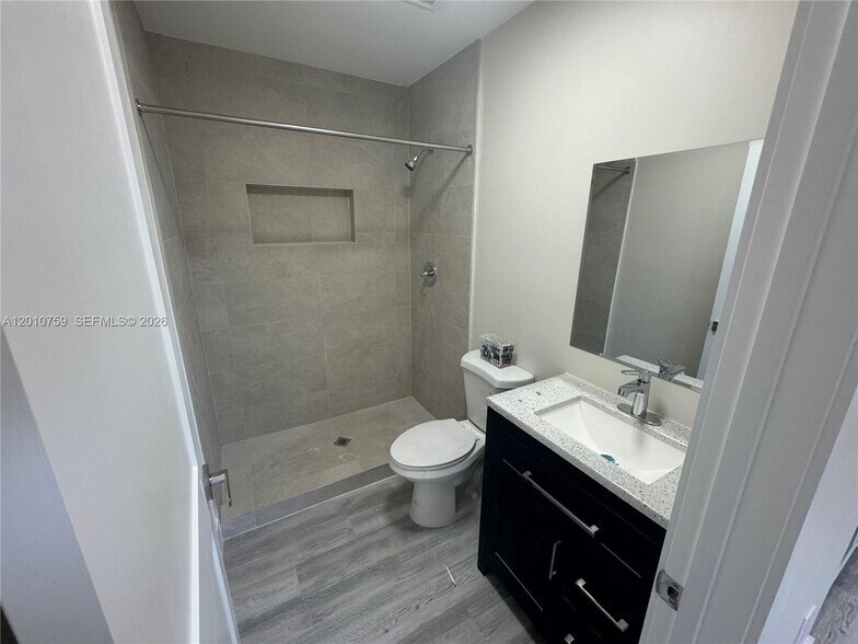 205 NW 159th St, Miami, FL à vendre - Photo de l’immeuble – Image 3 sur 9