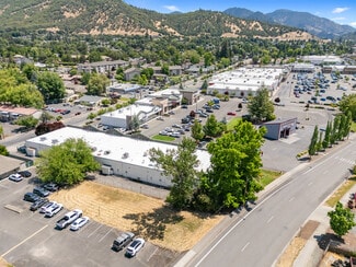 Plus de détails pour 820 NE E St, Grants Pass, OR - Local commercial à vendre