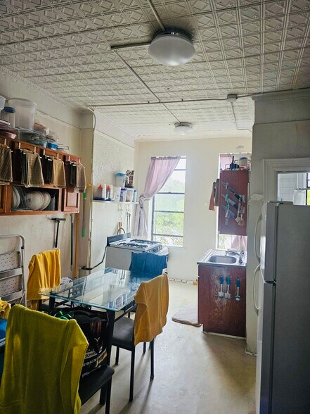 1231 Halsey St, Brooklyn, NY à vendre - Photo de l’immeuble – Image 3 sur 12