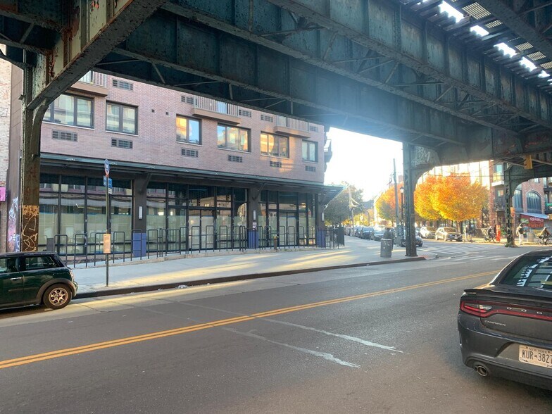 874 Willoughby Ave, Brooklyn, NY à louer - Photo de l’immeuble – Image 2 sur 7