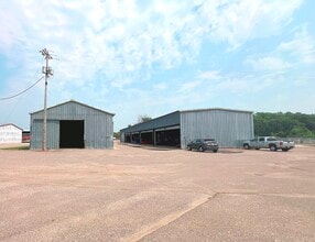 609 13th Ave NE, Little Falls, MN à louer Photo de l’immeuble– Image 2 sur 4