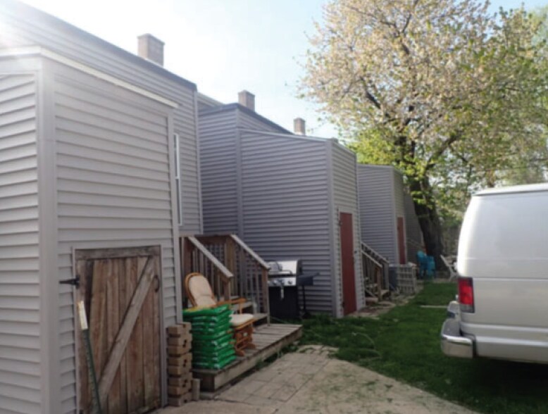 2553-2565 S Logan Ave, Milwaukee, WI à vendre - Photo de l’immeuble – Image 3 sur 4