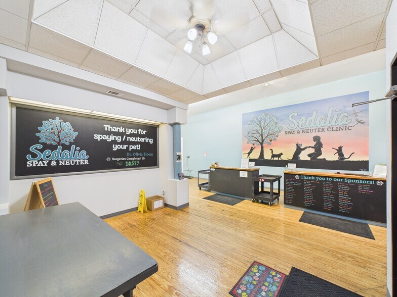 214 W Main St, Sedalia, MO à vendre - Photo de l’immeuble – Image 2 sur 23