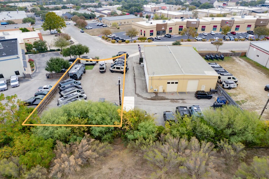 16139 College Oak, San Antonio, TX à vendre - Photo de l’immeuble – Image 3 sur 6