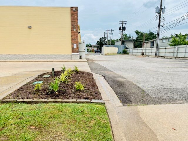 2340 NW 23rd St, Oklahoma City, OK à louer - Photo de l’immeuble – Image 3 sur 4