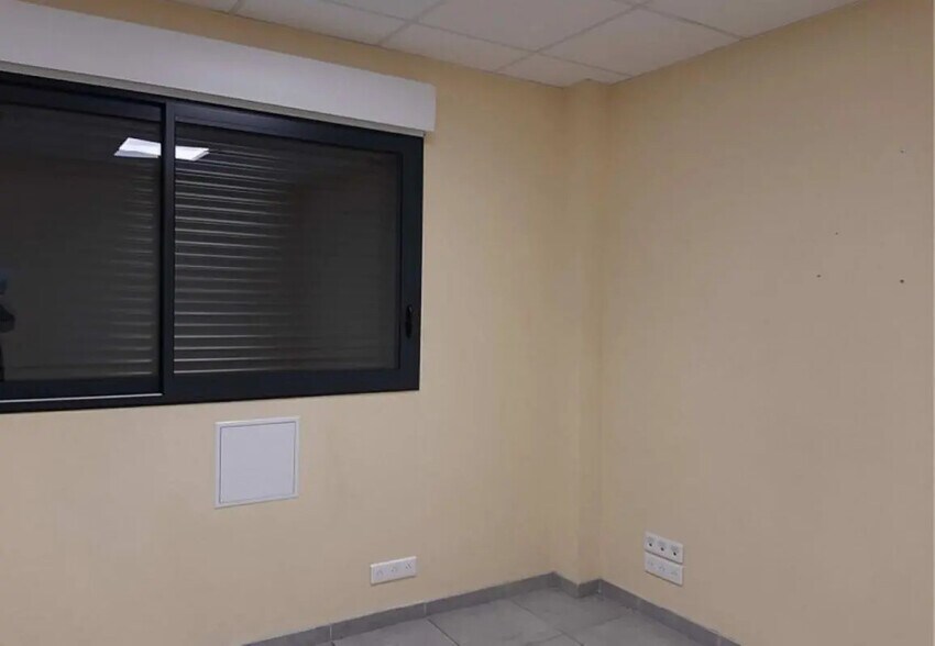 Bureau dans Semoy à louer - Photo intérieure – Image 2 sur 4