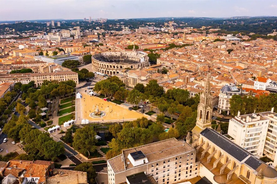 Local commercial dans Nîmes à vendre - Photo de l’immeuble – Image 1 sur 5