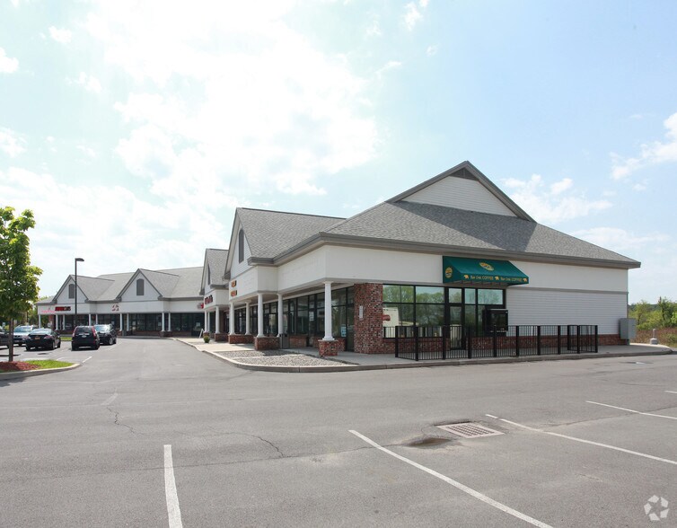 8220-8250 Cazenovia Rd, Manlius, NY à louer - Photo de l’immeuble – Image 3 sur 6